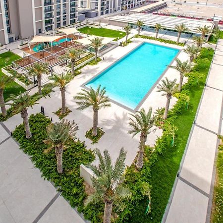A Luxury Aprt 2 Bedrooms Balcony With Wonderful View Mall Access Hi Speed Wifi Beach Access & Much More For Family Only Samaheej 외부 사진
