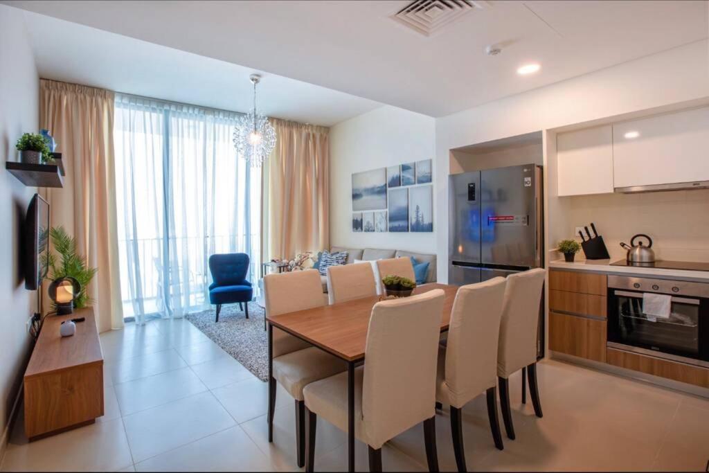 A Luxury Aprt 2 Bedrooms Balcony With Wonderful View Mall Access Hi Speed Wifi Beach Access & Much More For Family Only Samaheej 외부 사진