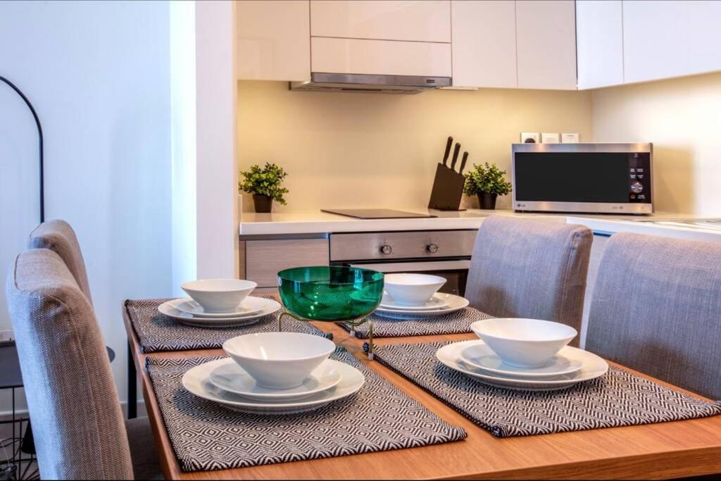 A Luxury Aprt 2 Bedrooms Balcony With Wonderful View Mall Access Hi Speed Wifi Beach Access & Much More For Family Only Samaheej 외부 사진
