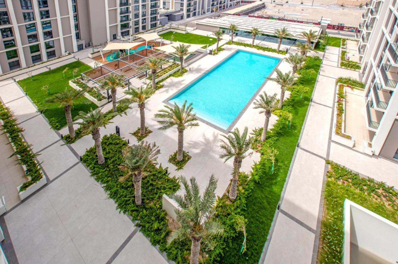 A Luxury Aprt 2 Bedrooms Balcony With Wonderful View Mall Access Hi Speed Wifi Beach Access & Much More For Family Only Samaheej 외부 사진